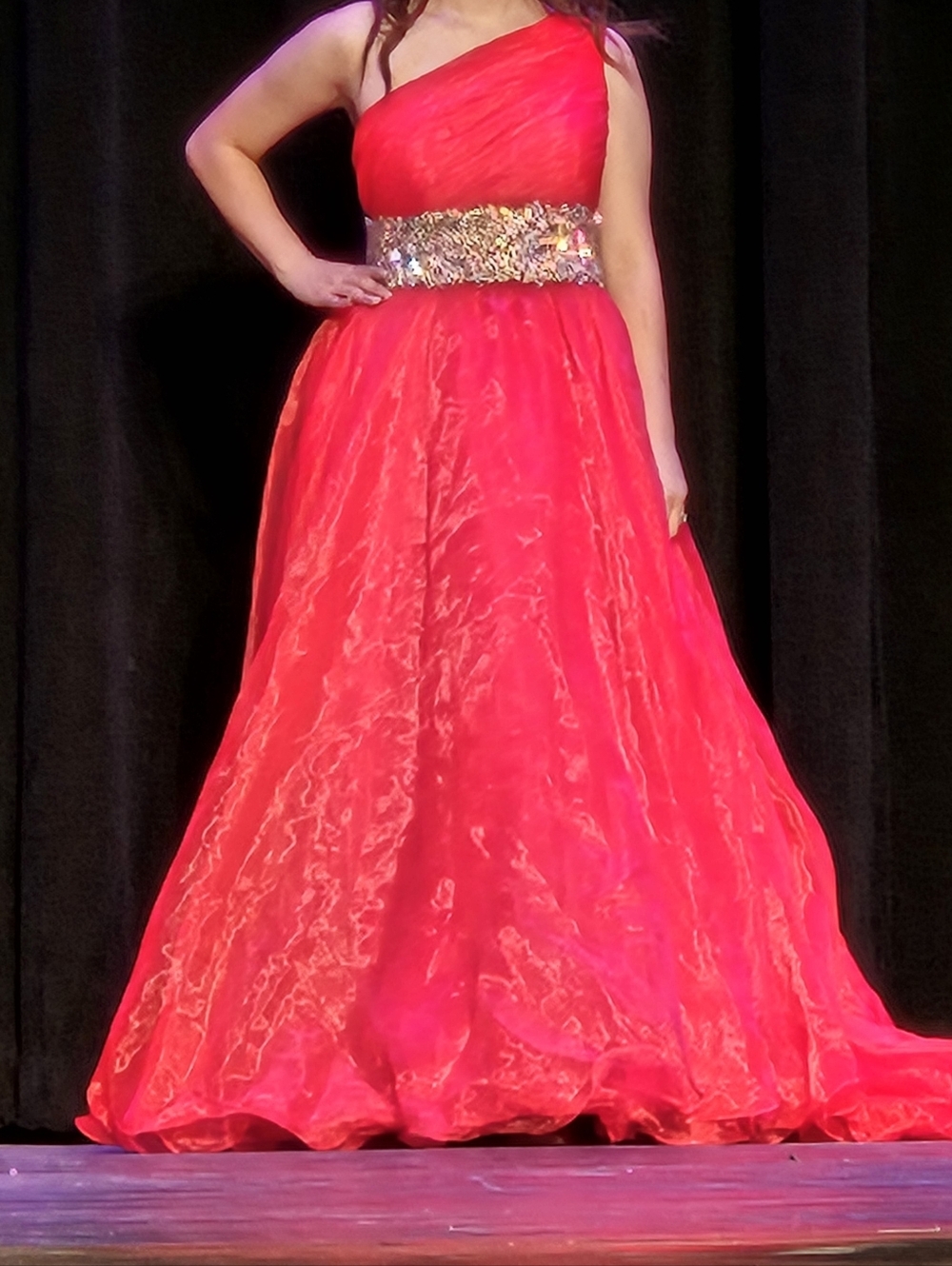 One-Shoulder Red Evening Gown with Embellished Waist